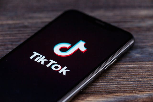 抖音國際版「TikTok」2020年在全球已經超越臉書，成為下載數量最大的應用程式。（Shutterstock）