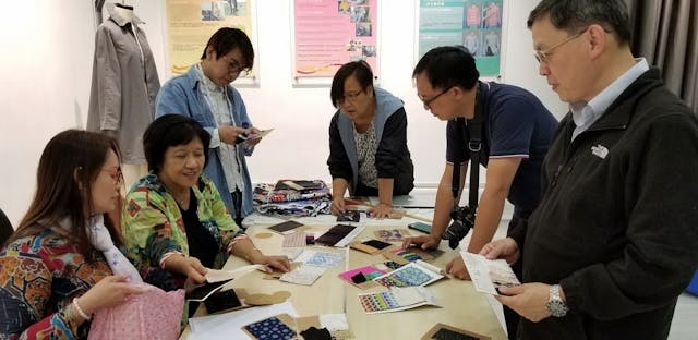 長者和傷健展才設計師夥拍理大學生，由設計、選布、量身到縫紉，合作無間，將創念化成真實的亮麗時裝。