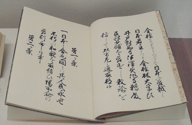 因美國軍艦持強扣門，1854年武力逼日本簽訂《日美親善條約》，要日本門戶開放，面對新世界。（Wikimedia Commons）