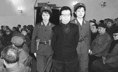 1980年，中國最高人民法院特別法庭公審了江青等四人幫成員。（Wikipedia Commons）