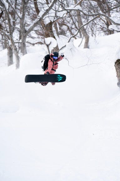 Elena Hight 是首個在 X Games 做到雙重後大迴轉的單板滑雪運動員。（受訪者提供）