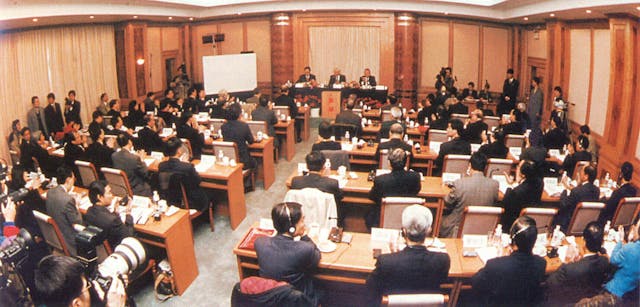 臨時立法會於1997年1月25日在深圳舉行首次會議。（立法會圖片）