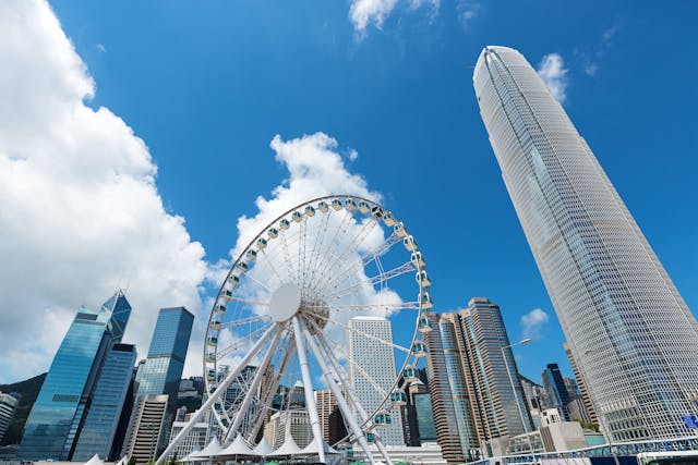 香港作為國際大都會的魅力、香港的現代生活方式的吸引力等特徵，都對外地人才具吸引力。（Shutterstock）