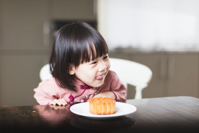 中華文化中的美食、藝術、音樂類更容易引起孩童的興趣。（Shutterstock）