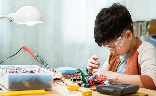 在校園推廣STEM教育時，可以加入國產程式工具和服務。（Shutterstock）