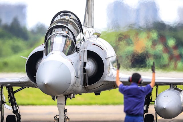 大陸軍演首次將台灣離島納入其中，台灣空軍處於高度戒備狀態。（亞新社）