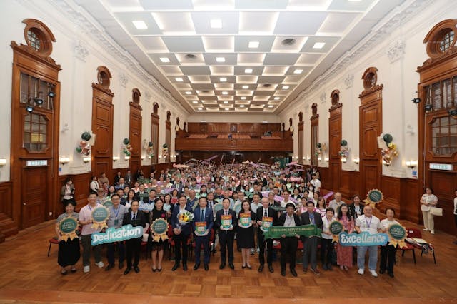 港大本年度有231位教職員獲頒長期服務獎，其中9位獲40年長期服務獎。（香港大學圖片）