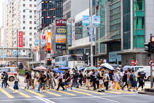 市民增加依賴政府提供的民生福利服務。（Shutterstock）