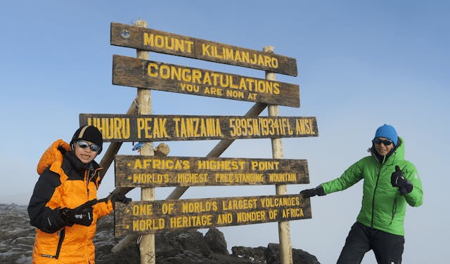 Bob 13歲時登上非洲最高峰（吉力馬扎羅山，Kilimanjaro，5895米）。