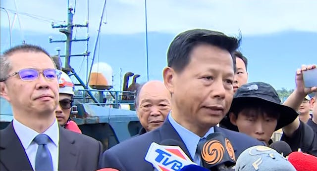 台灣海巡署副署長謝慶欽在金門料羅碼頭對記者表示：「所有爭議問題都解決了。」（YouTube視頻截圖）