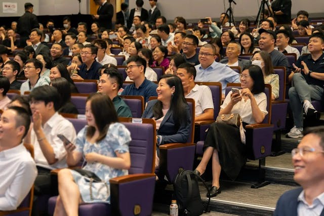 論壇在香港大學黃麗松講堂舉行，吸引了約400人出席。（港大經管學院圖片）