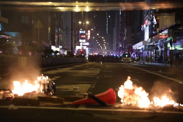 旺角彌敦道路面遭縱火。