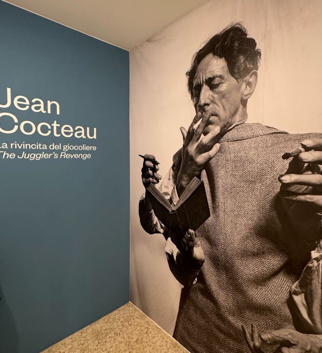 展覽的海報中設計了一個多面手 Jean Cocteau。