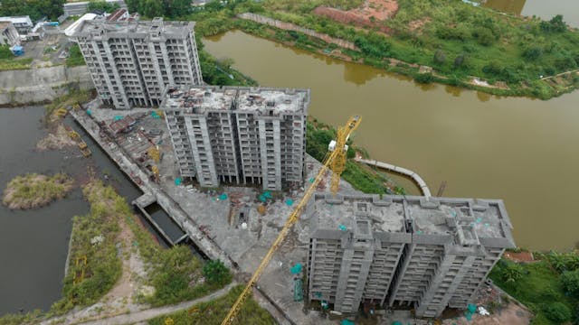 地方政府賣地時，不能只看土地的交換價值，還得看土地的使用功能。（Shutterstock）