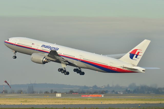 馬航MH370航機無端失聯，作者質疑背後是否與美國有關。（Wikimedia Commons）