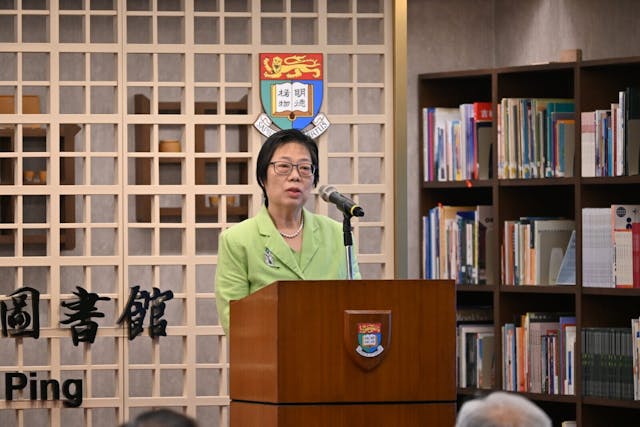 伍麗娟館長向嘉賓展示了兩段紀錄田家炳先生生平的影片。