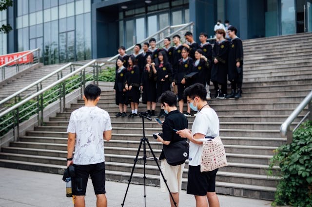 李強表示，要廣開就業渠道，幫助支持年輕人。（Shutterstock）