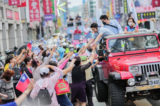 台北市競爭激烈，蔣萬安獲575590票，較陳時中多出141032票，取得壓倒性勝利。（蔣萬安Facebook圖片）