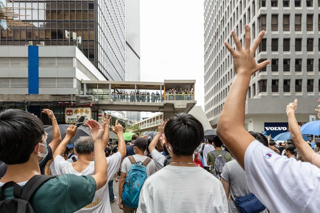 在2019年中《逃犯條例》粗暴地嘗試立法，把那些港獨分子曝光了，讓我們見識釋放了出來的暴力可以去到哪種程度。（亞新社）