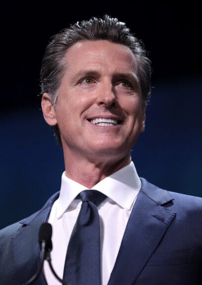 上月訪華的加州州長紐森（Gavin Newsom），第一站選擇了香港。（Wikimedia Commons/Gage Skidmore）