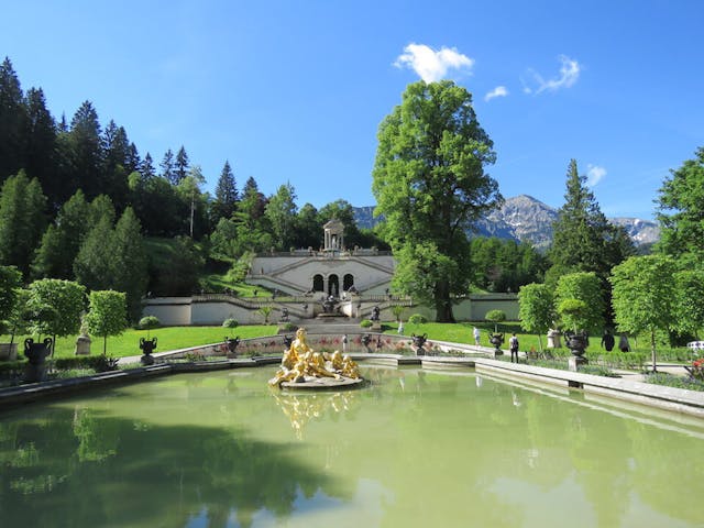 圖二：林德霍夫宮（Linderhof Palace）內種有多種蘭花。