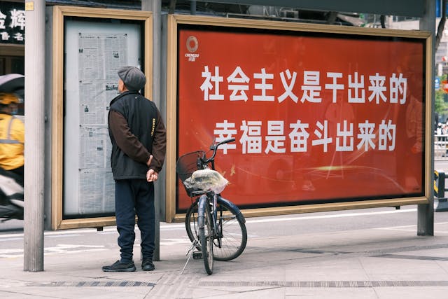 要扶養的退休長者人數上升，社會要承受巨大的經濟壓力，搞得不好，會有如日本這一老化國家般經濟增長會大受拖累。（Shutterstock）