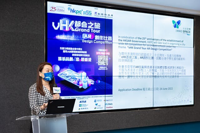 生產力局新世代企業及技能發展總經理馮嘉寶介紹「vHK都會之旅」AR創作比賽。（生產力局圖片）