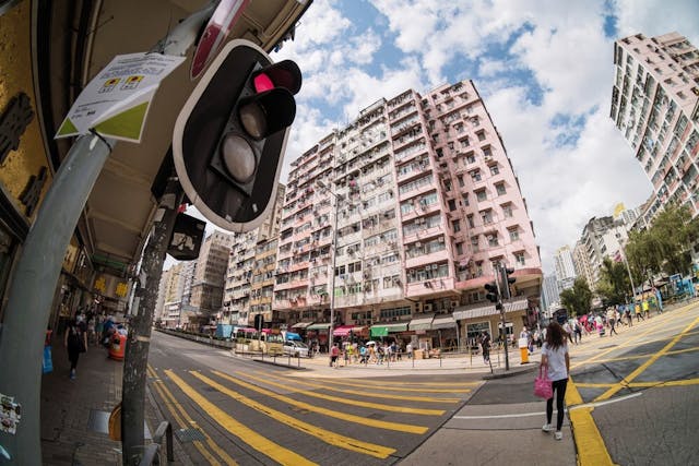 審批區域工程撥款的權力，原來就是架床疊屋。（Shutterstock）