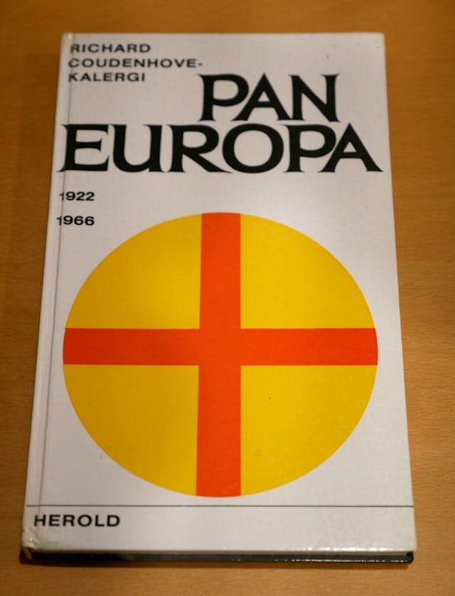 一年後《泛歐洲》一書問世，這可稱之為古登霍夫的歐洲聯合宣言和行動綱領。（ebay）