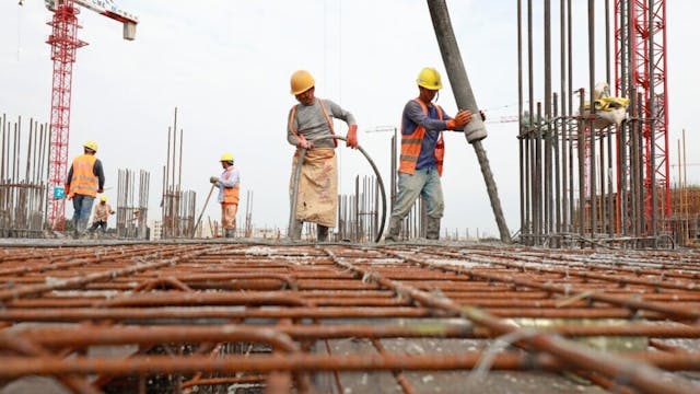 內地房地產近年出現下滑，劉遵義教授認為大建新興校及宿舍，可緩解房地產行業衰退。（Shutterstock）