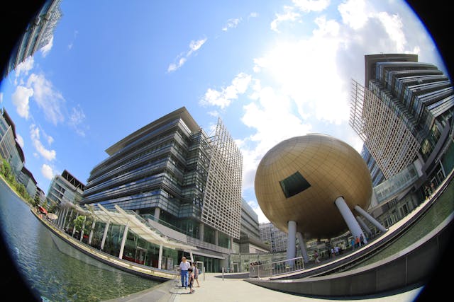 香港沒有代工晶圓的工業生產能力，只能倚靠引入外國企業。（Shutterstock）