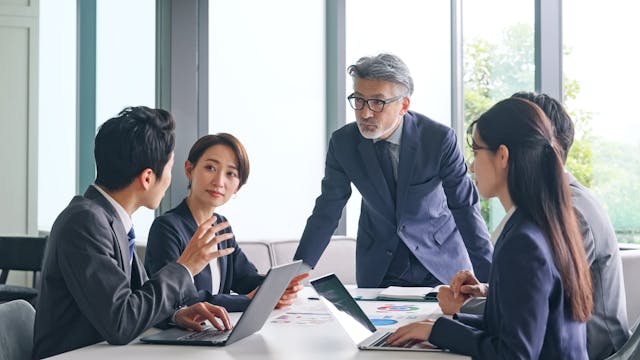 要克服空虛，要刷存在感， 難道一定要召集會議「頭腦風暴」的嗎？（Shutterstock）