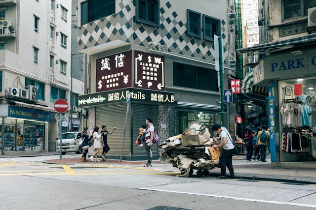 長者所以貧窮，離不開香港欠缺完整的退休保障制度。（Shutterstock）