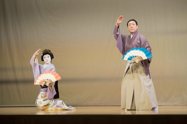 大和楽《江戸風流》。（特別出演）四世家元若柳壽延、（ゲスト）若柳佑輝子。