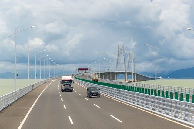 深中通道和港珠澳大橋是平衡「並列」，相隔38公里。（Shutterstock）