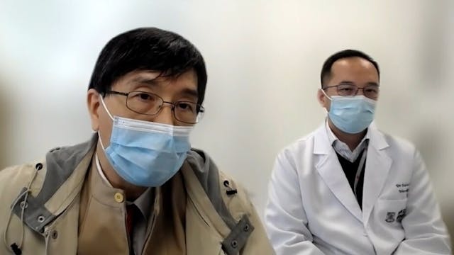 港大醫學院微生物系講座教授袁國勇（左）早前指出，病毒繁殖時或會出現基因變異。（網上記者會截圖）