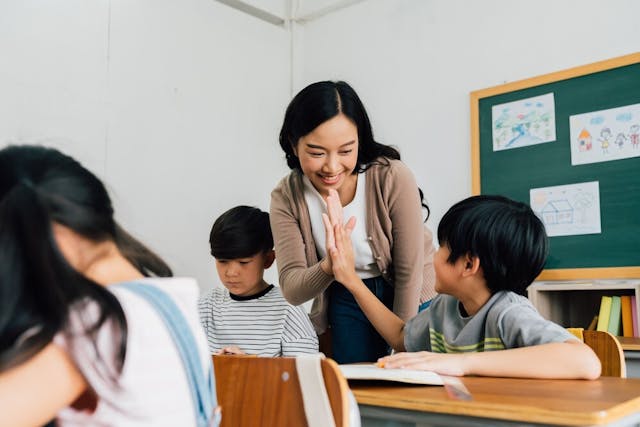 成功校長須在校內建立互相關愛、有效溝通和真誠信任的文化。（Shutterstock）