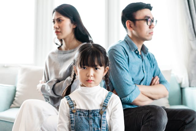 夫妻即使吵架，最好也等孩子睡了才吵。（Shutterstock）