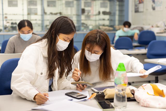 在華人社會，念書是一件非常功利的事。（shutterstock）