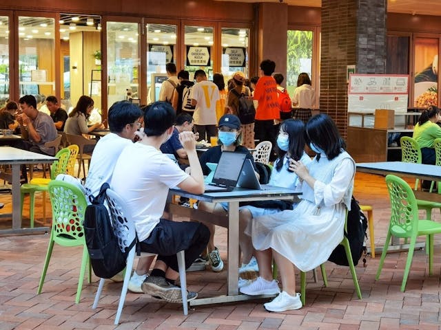 本地大學經常瞄準名校畢業生。他們固然會有較強的學術基礎，但是卻也許失去了許多其他來源、有潛能的學生。（Shutterstock）