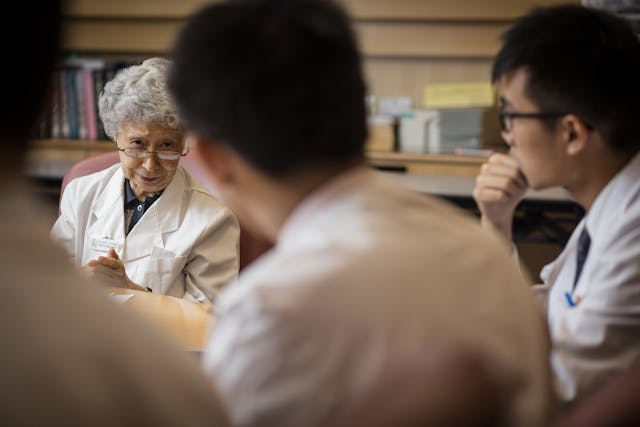 香港大學內科學系榮休教授楊紫芝