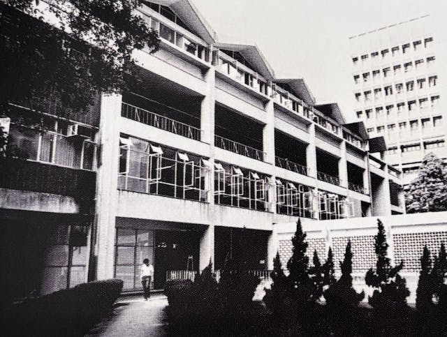 1970年代初的前學生會大樓，現圖書館擴建址。（香港大學圖片）