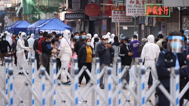 作者認為，林鄭月娥一再強調香港缺乏社區組織動員能力這個觀點，是想證明她當初的想法是對的。（亞新社）