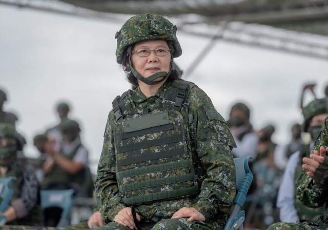 在台中美關係緊張的此刻，作為三軍統帥的領導人，有機會對世界台海和平做出歷史性貢獻。（台灣總統府圖片）