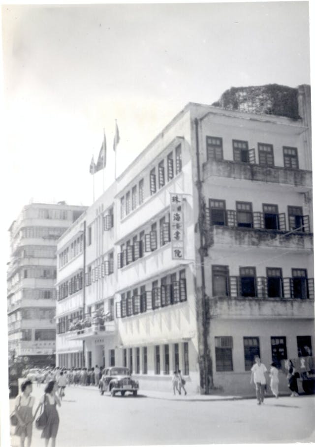 1949年香港珠海學院在旺角黑布街復校。