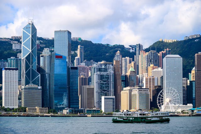 香港經濟面對內憂外患，當務之急是積極謀求經濟新機會。（Shutterstock）