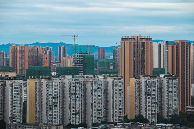 部分地區房屋空置率較高，供過於求的情況導致房地產泡沫過大。（Shutterstock）