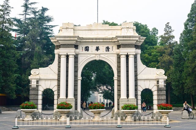 清華園的牌坊，是清華大學著名的「二校門」。（Shutterstock）