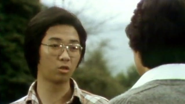 1978年關錦鵬擔正出演港台劇集《屋簷下》其中一集。（香港電台影片截圖）