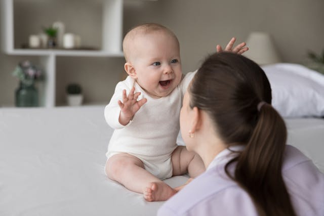 人類運用疊詞最頻繁的是兩個階段，一是嬰幼兒時期，二是戀人時期。（Shutterstock）